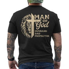 Man Of God Lion Cross Husband Dad Protector Christian Vintage Graphic Men T-Shirt