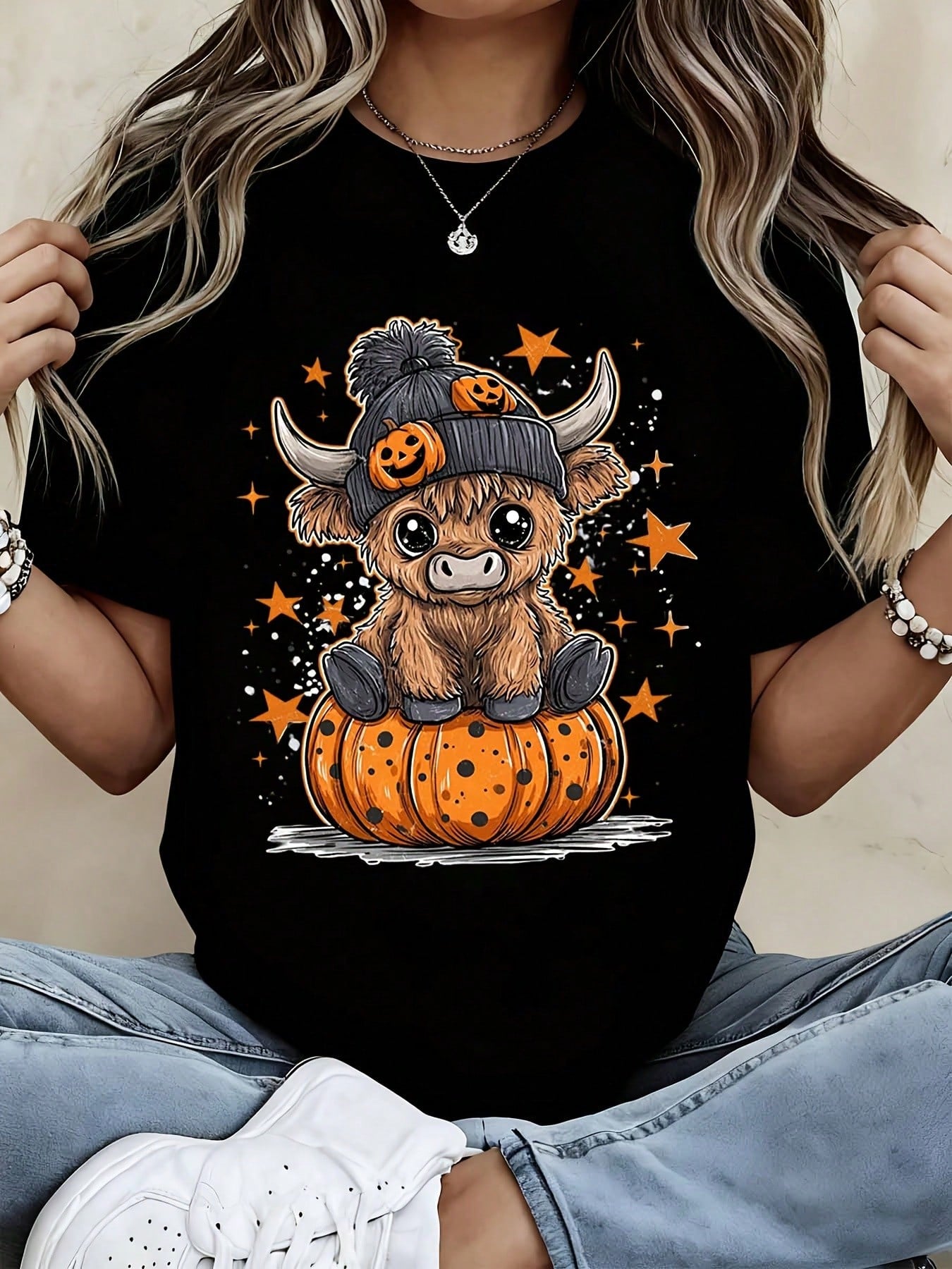 Women Casual Halloween T Shirt Cute Highland Cow Sitting On Pumpkin With Stars Print For Party Festival Daily Wear