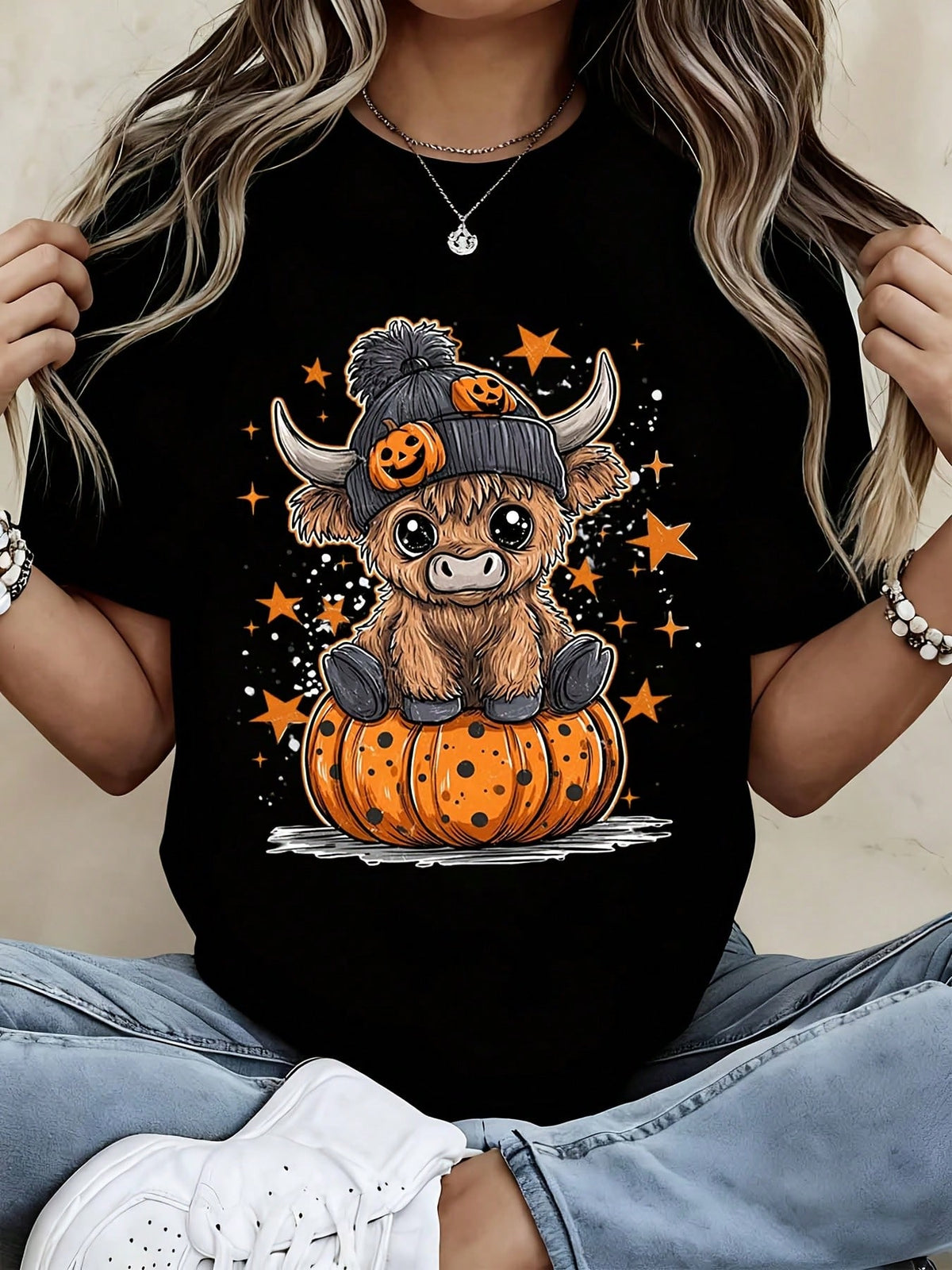 Women Casual Halloween T Shirt Cute Highland Cow Sitting On Pumpkin With Stars Print For Party Festival Daily Wear