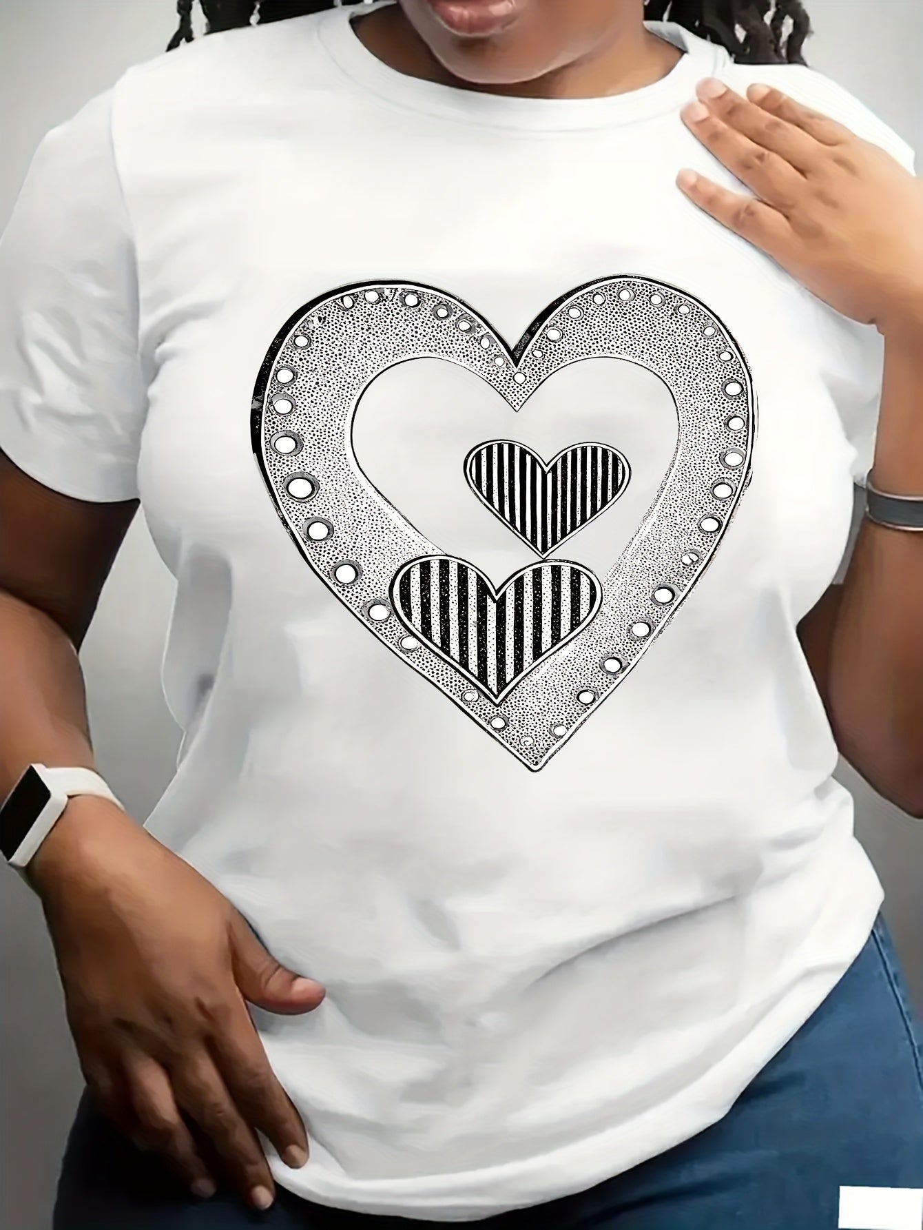 Women's Round Neck Heart Pattern Print T-Shirt, Fashionable Artistic Black White Pearl Detail Casual Short Sleeve Top