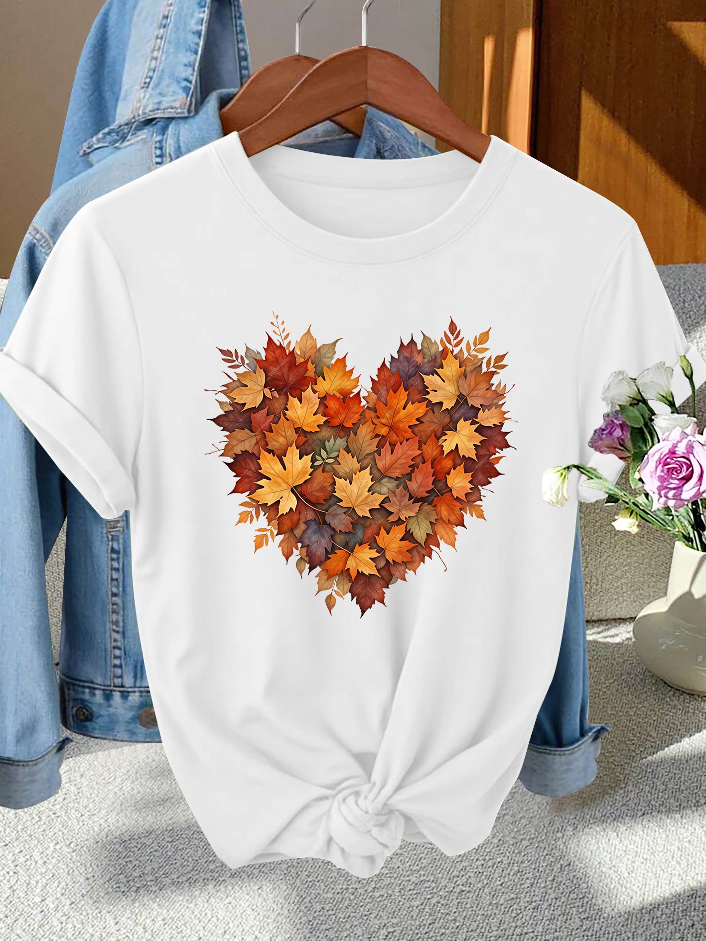 Women's Crew Neck Graphic T-Shirt, Fall Maple Leaf Heart Shape Autumn Leaves Short Sleeve Casual Tee