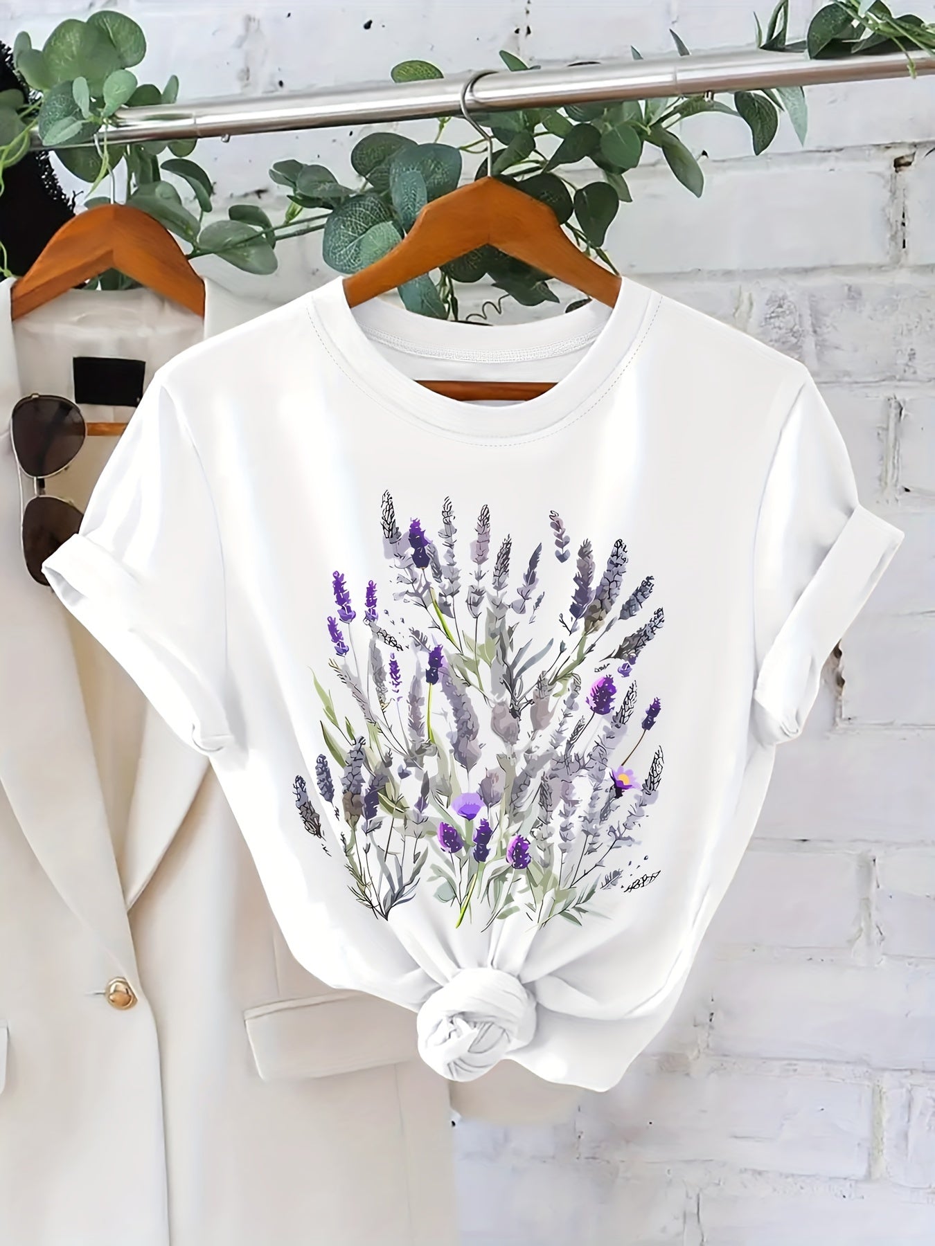 Women's Watercolor Lavender Floral Graphic T-Shirt Wildflower Print Short Sleeve Casual Tee