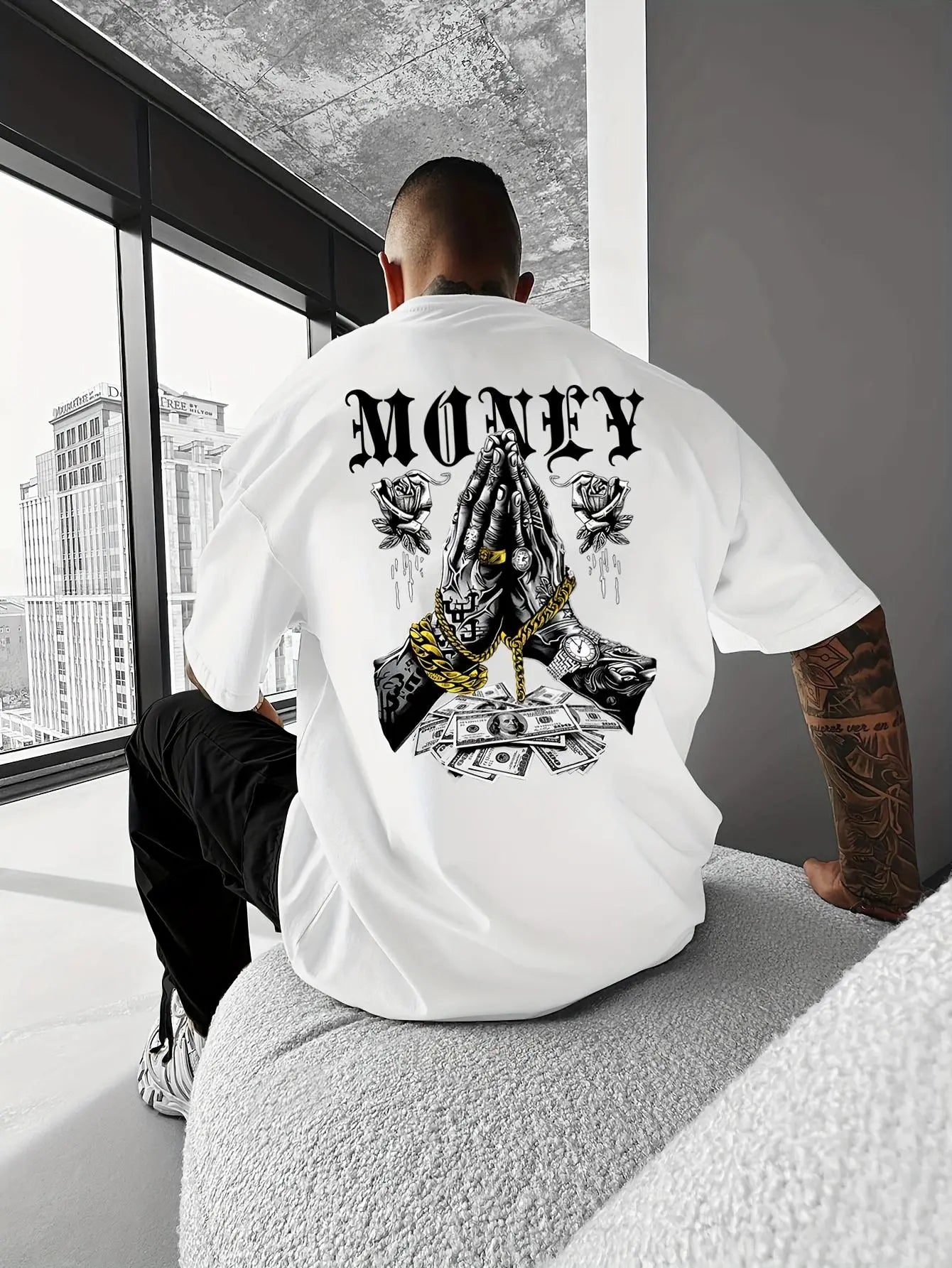 Men'S Y2K Streetwear Graphic Tee Featuring a Money Theme with Dollar Notes And Golden Chains
