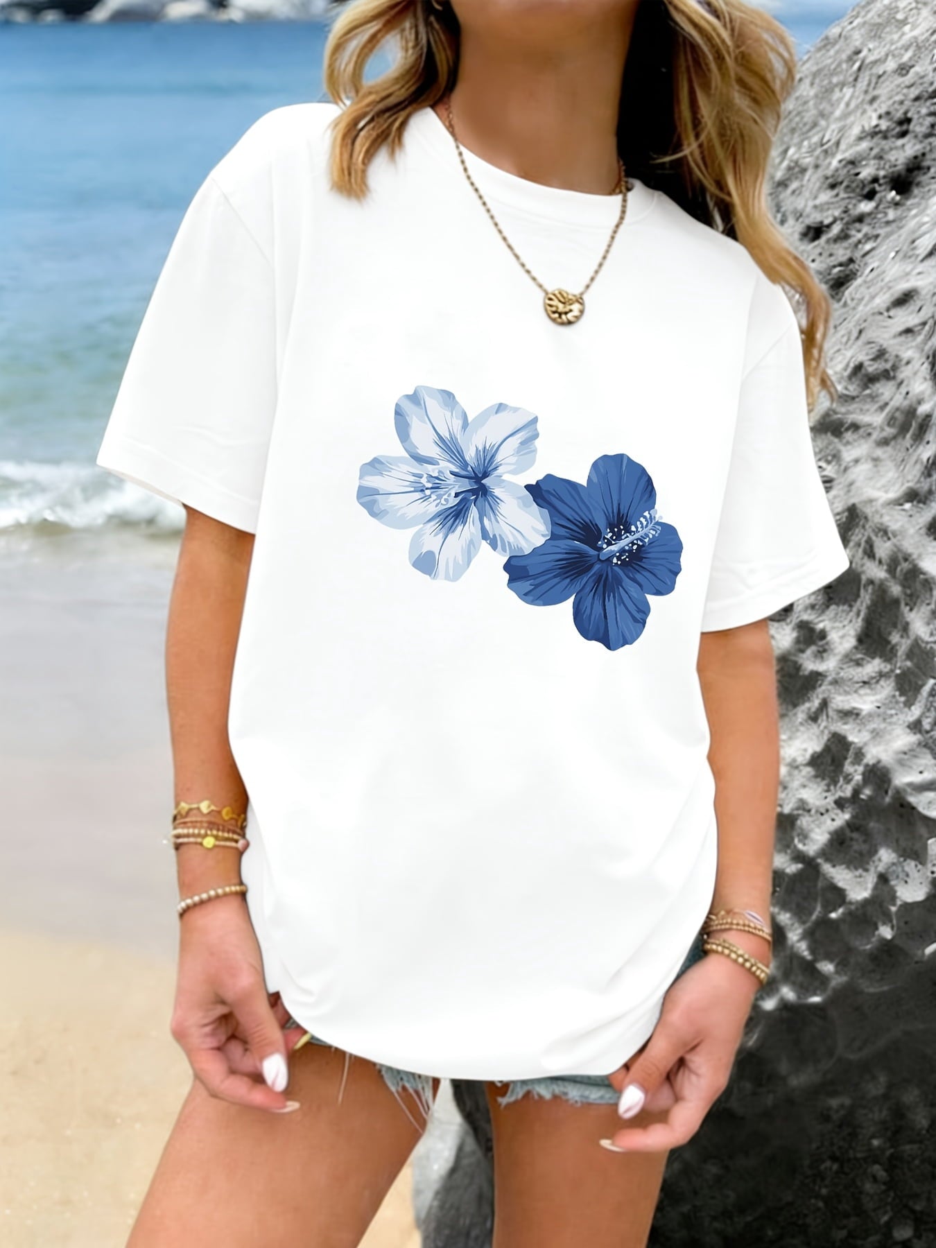 Summer Beach Casual Tee, Two Shades Blue Hibiscus Flower Tropical Floral Print Crew Neck Short Sleeve T-Shirt for Vacation