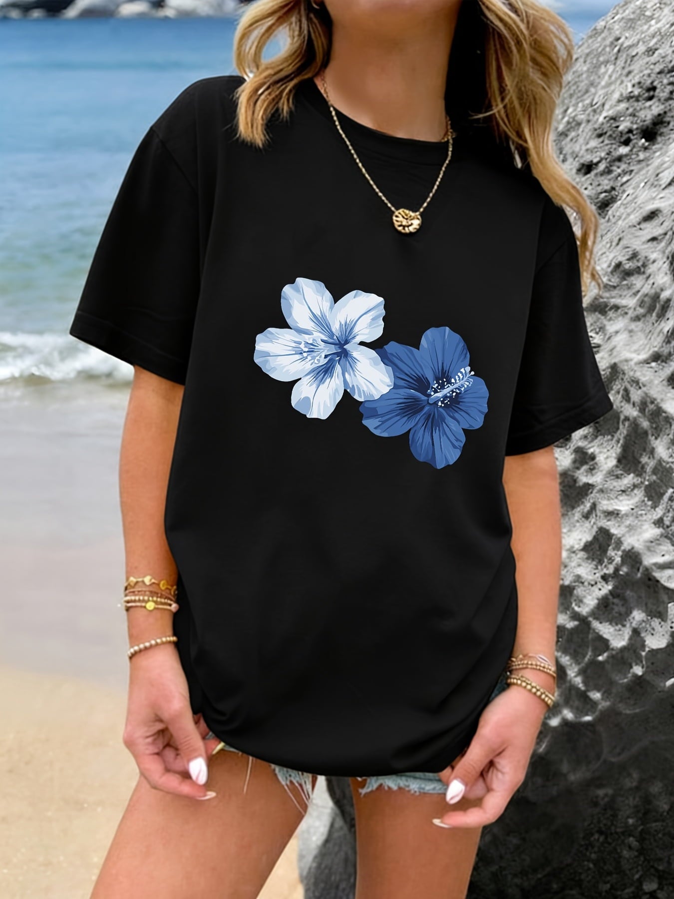 Summer Beach Casual Tee, Two Shades Blue Hibiscus Flower Tropical Floral Print Crew Neck Short Sleeve T-Shirt for Vacation