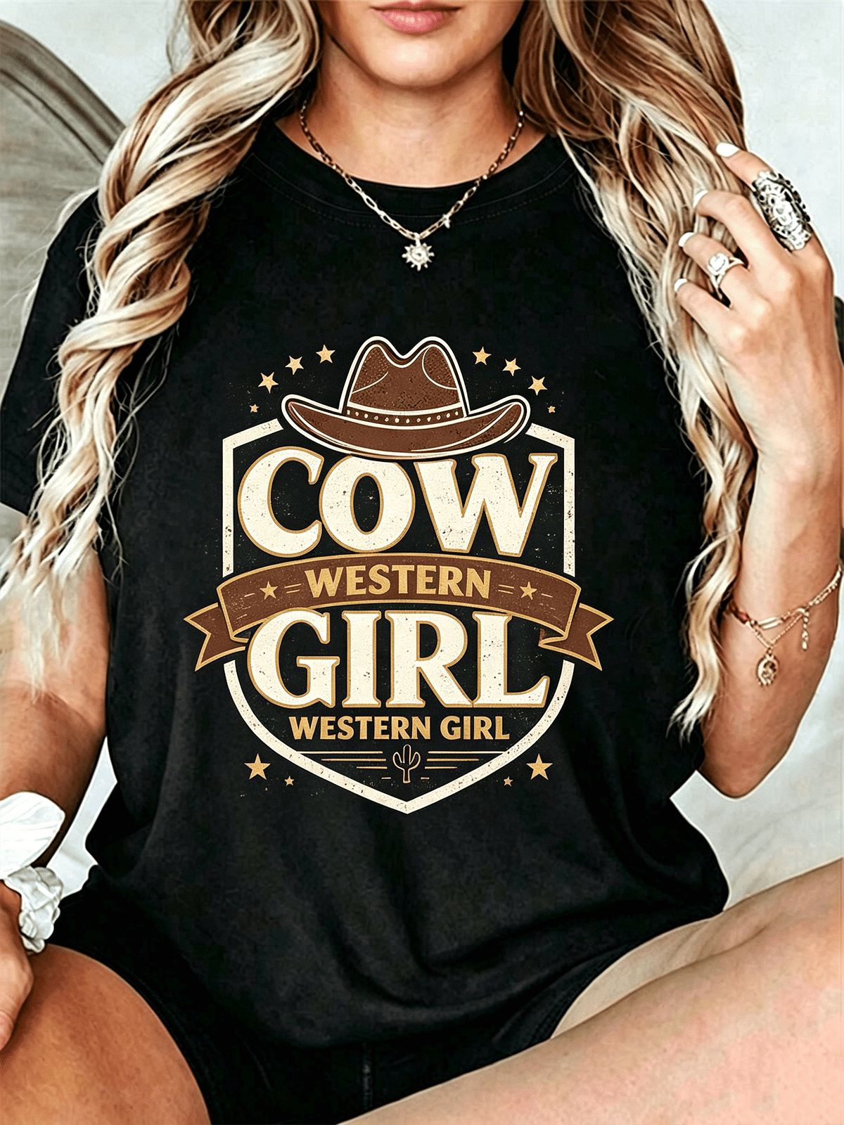 Vintage Cowgirl Western Hat Badge Graphic T-Shirt – Country Style Tee for Women, Retro Cowgirl Casual Top