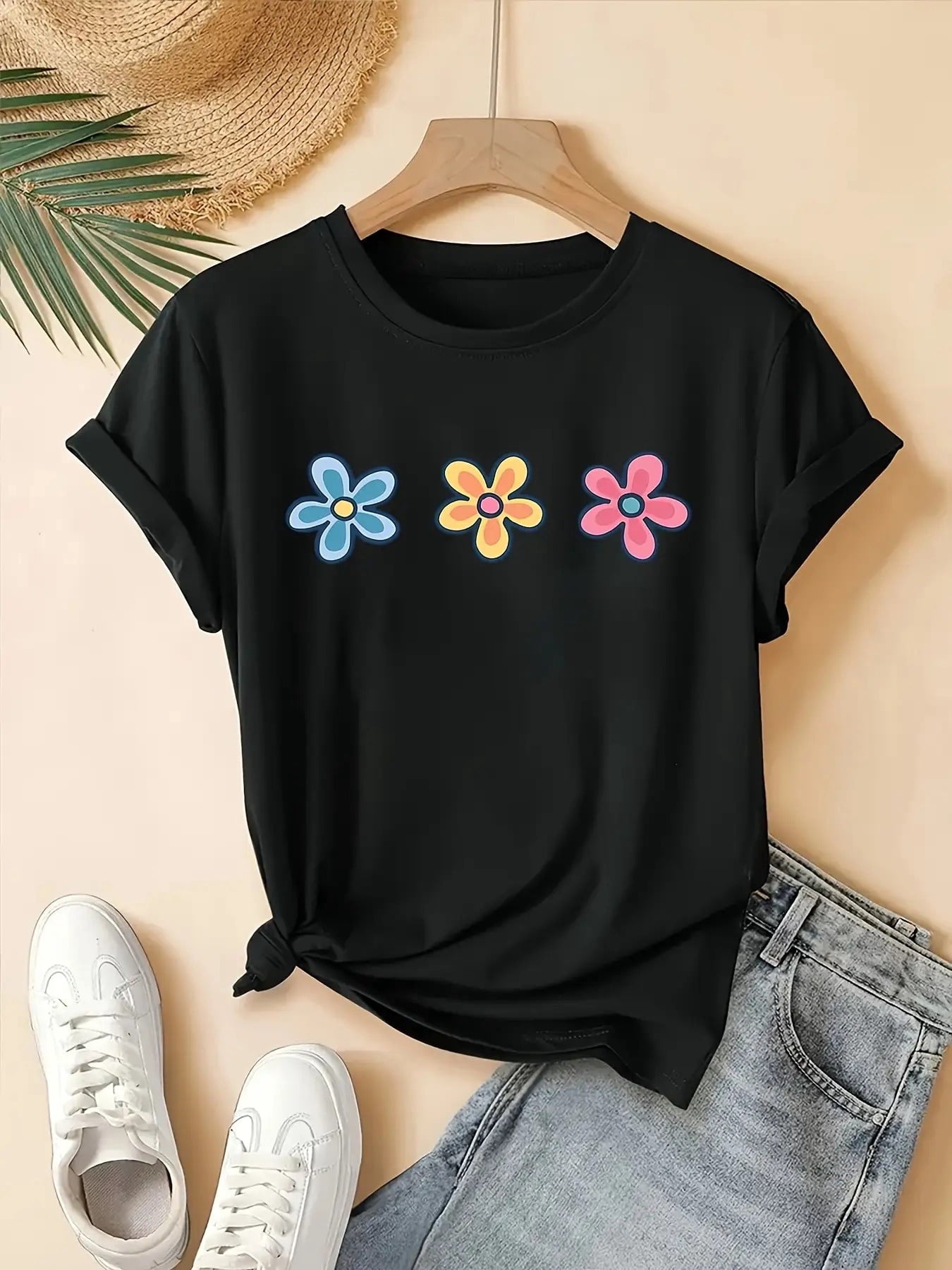 Women’s Retro Groovy 3 Colorful Daisy Floral Graphic T-Shirt Cute Minimal Flower Casual Short Sleeve Tee