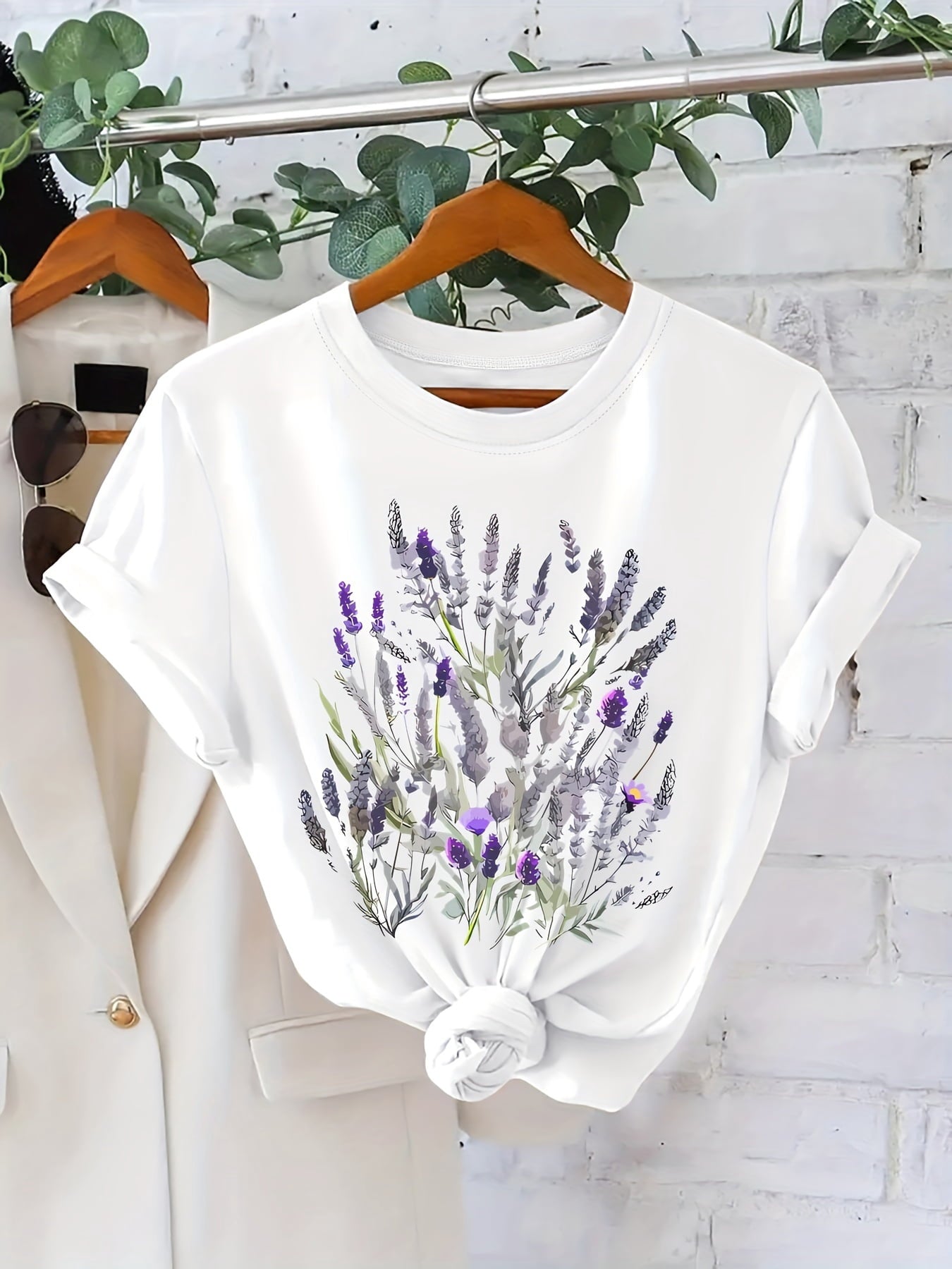 Women's Watercolor Lavender Floral Graphic T-Shirt Wildflower Print Short Sleeve Casual Tee