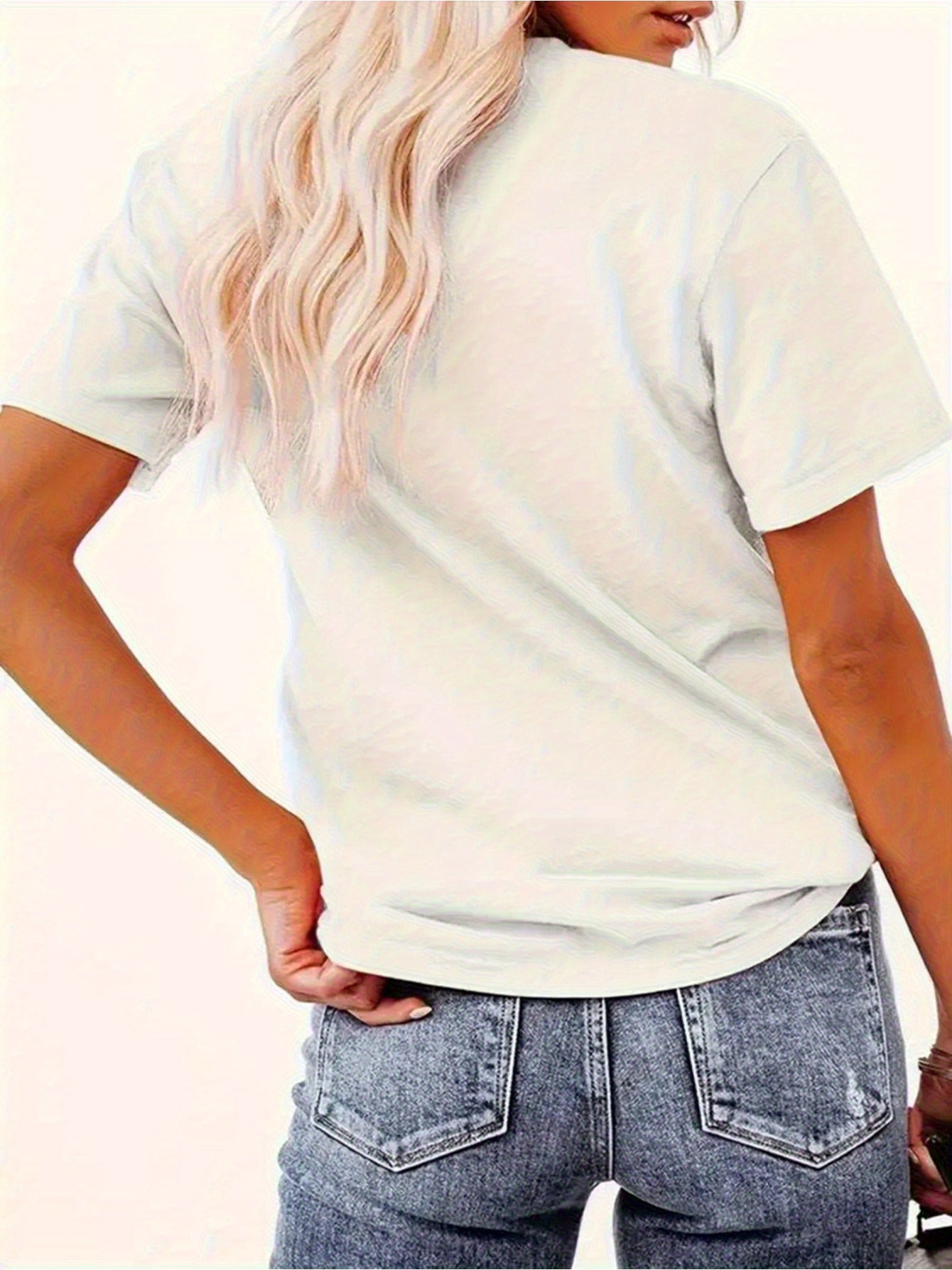 Polyester Short Sleeve T-Shirt with Adorable Floral Guinea Pig Design, Lightweight and Durable for Casual Wear at Home, Cafe, or Outdoor Settings, Comfortable Fit for Daily Use