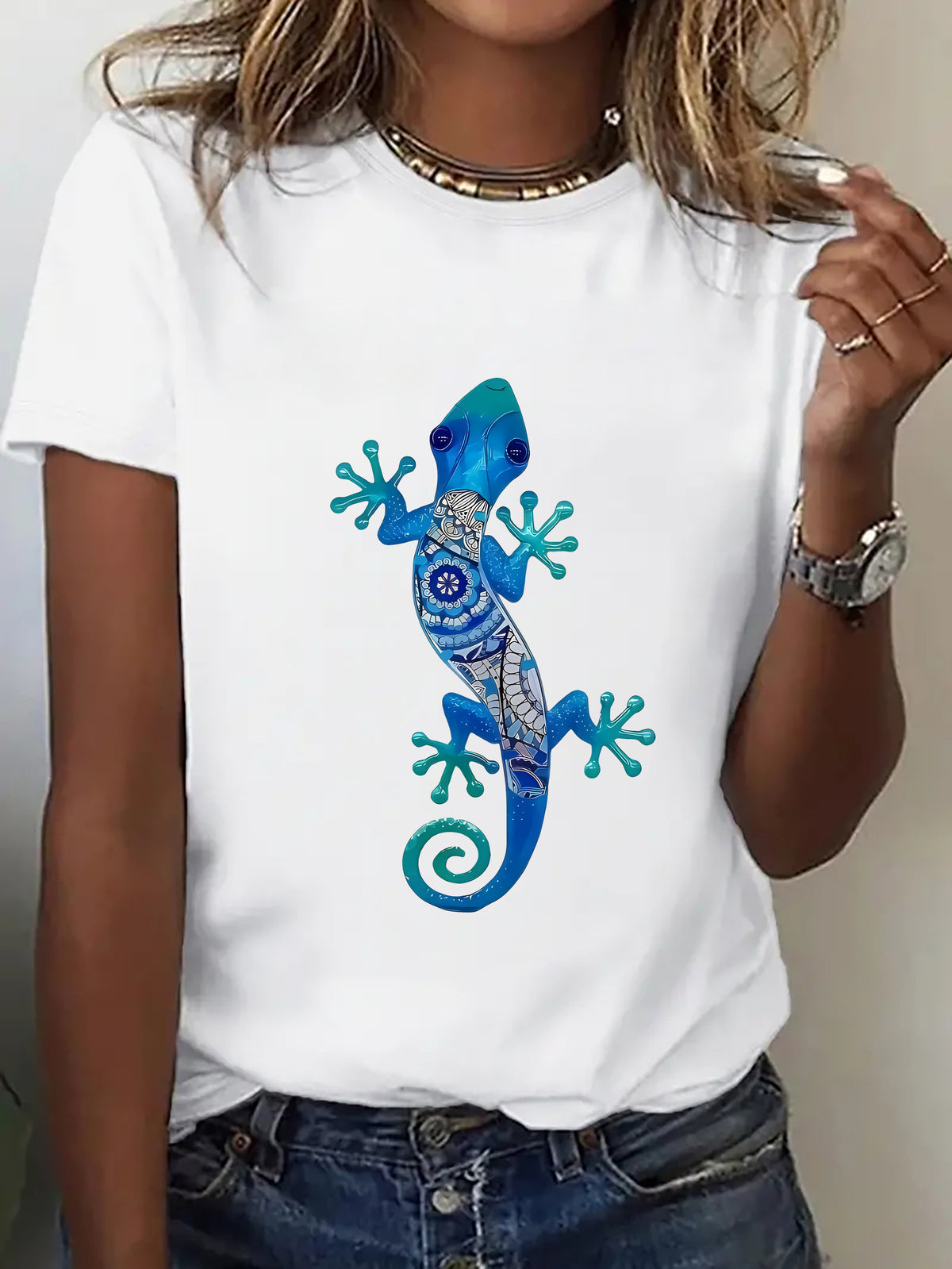 Women's Stylish Gecko-Print T-shirt, Casual Crew-Neck Tee.