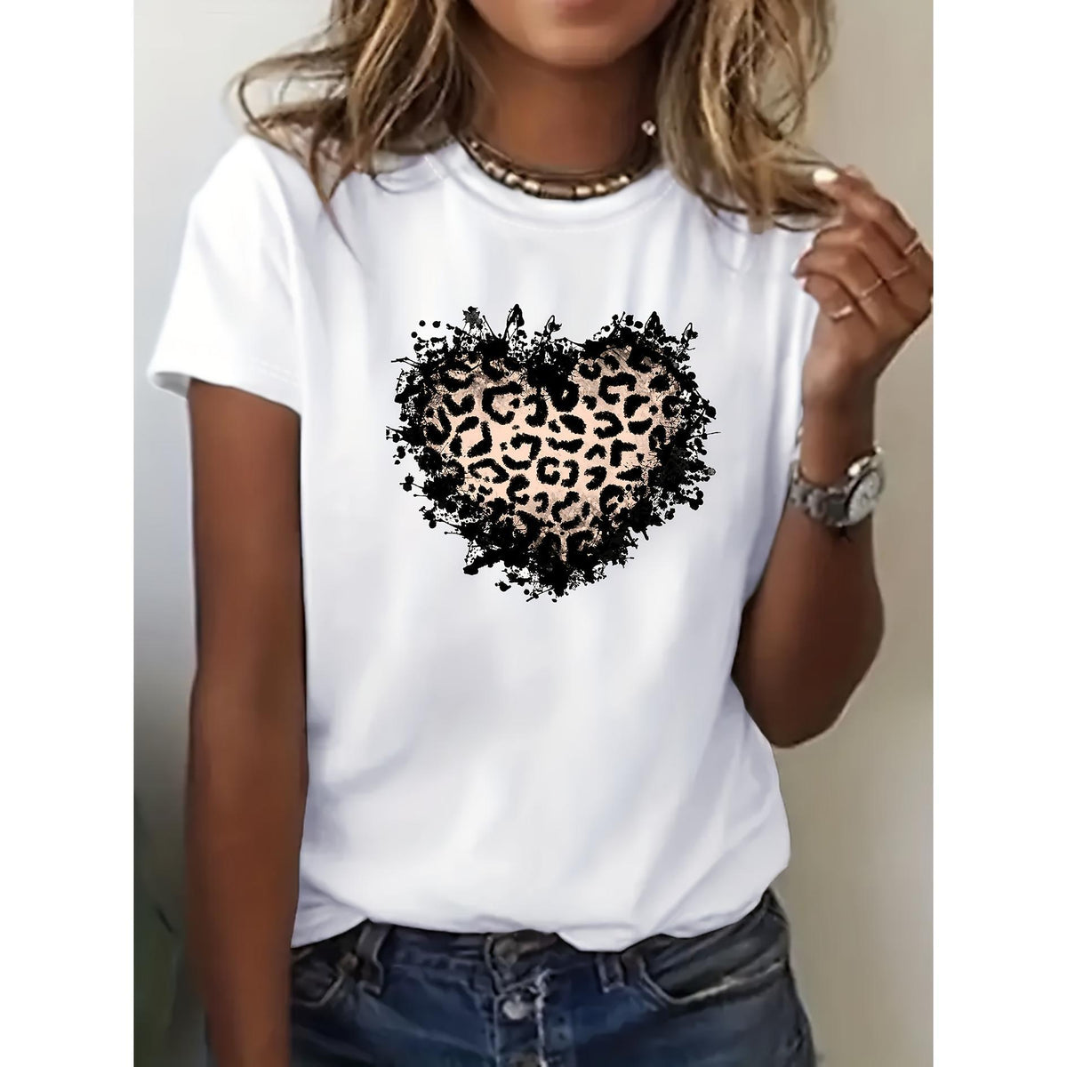 Casual Round-Neck Short-Sleeve T-Shirt for Women Featuring a Fashionable Polka Dot Heart Print for Spring And Summer