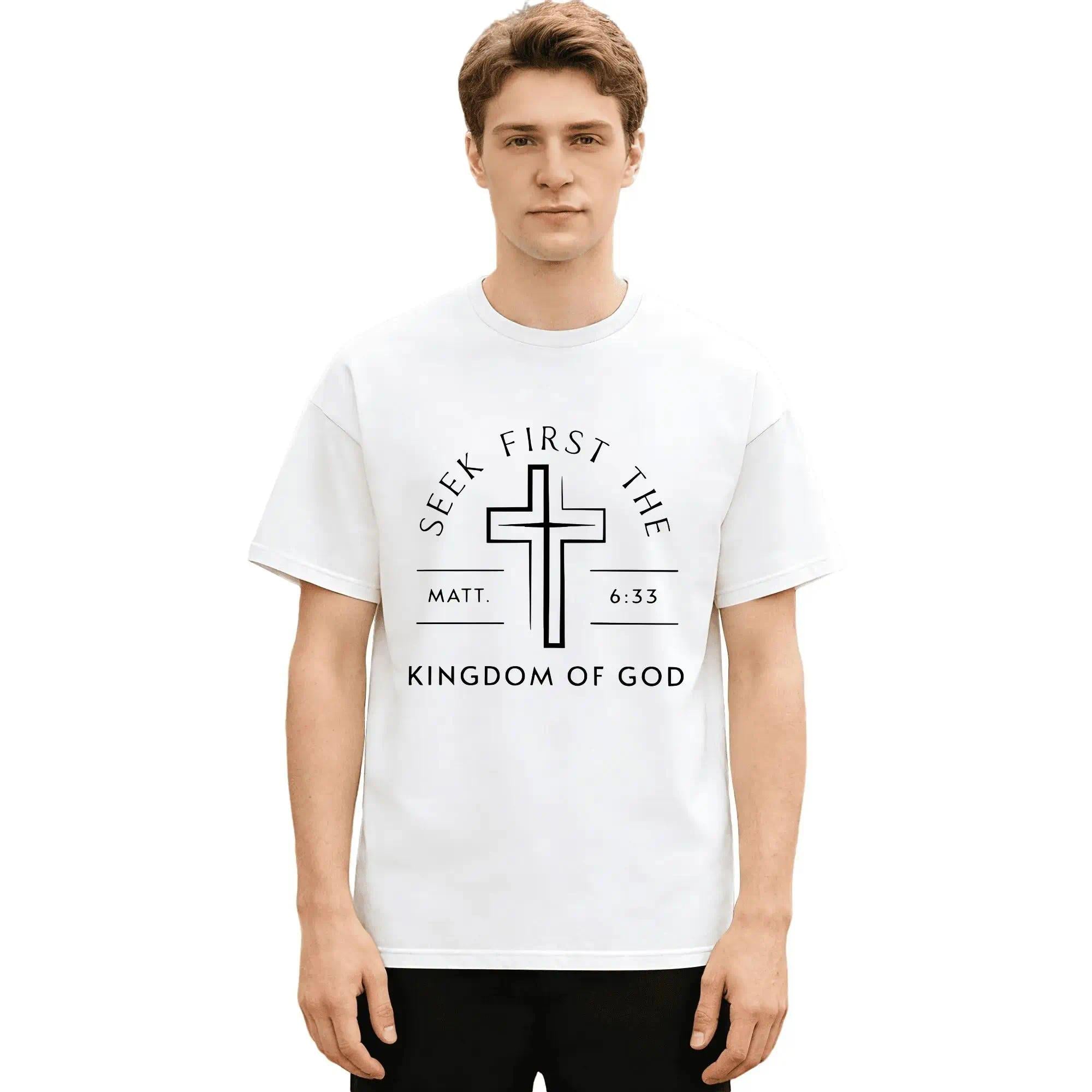 Seek The Kingdom Of God, God Is Worthy Of Your Faith, Believe In Christianity, Classic Retro Fashion High Street Cross Popular Letter Pattern Printing Boutique Cotton T-Shirt, Men's Summer High-Quality Printed Cotton pure cot