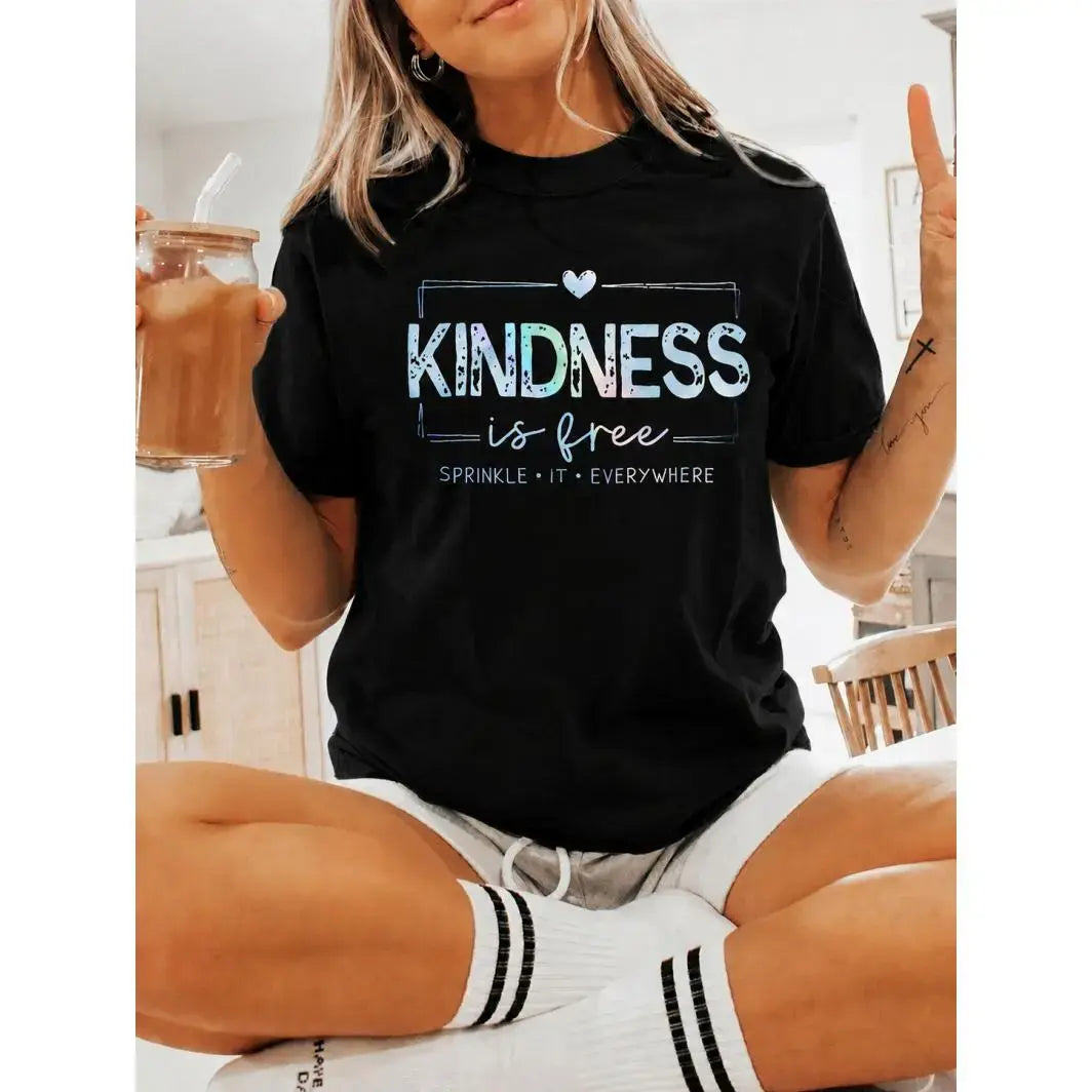 Fashionable women's retro print round-neck short-sleeve T-shirt with the message "Kindness is free, spread it everywhere." Suitable for casual daily wear, a Mother's Day gift for mom