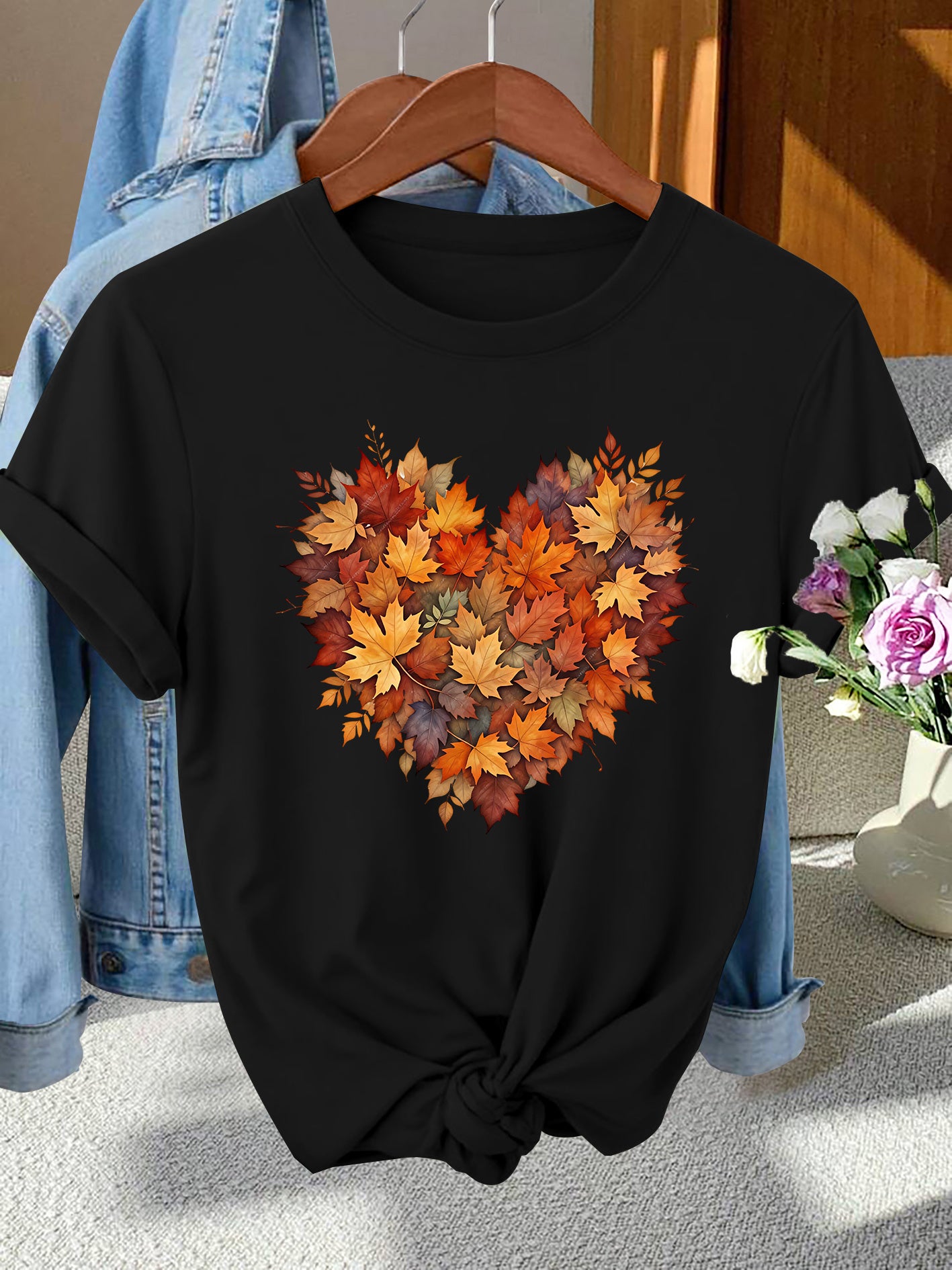 Women's Crew Neck Graphic T-Shirt, Fall Maple Leaf Heart Shape Autumn Leaves Short Sleeve Casual Tee
