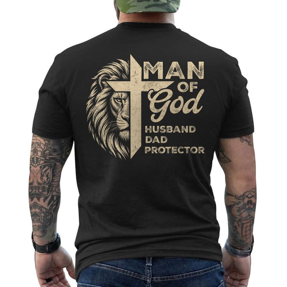 Man Of God Lion Cross Husband Dad Protector Christian Vintage Graphic Men T-Shirt